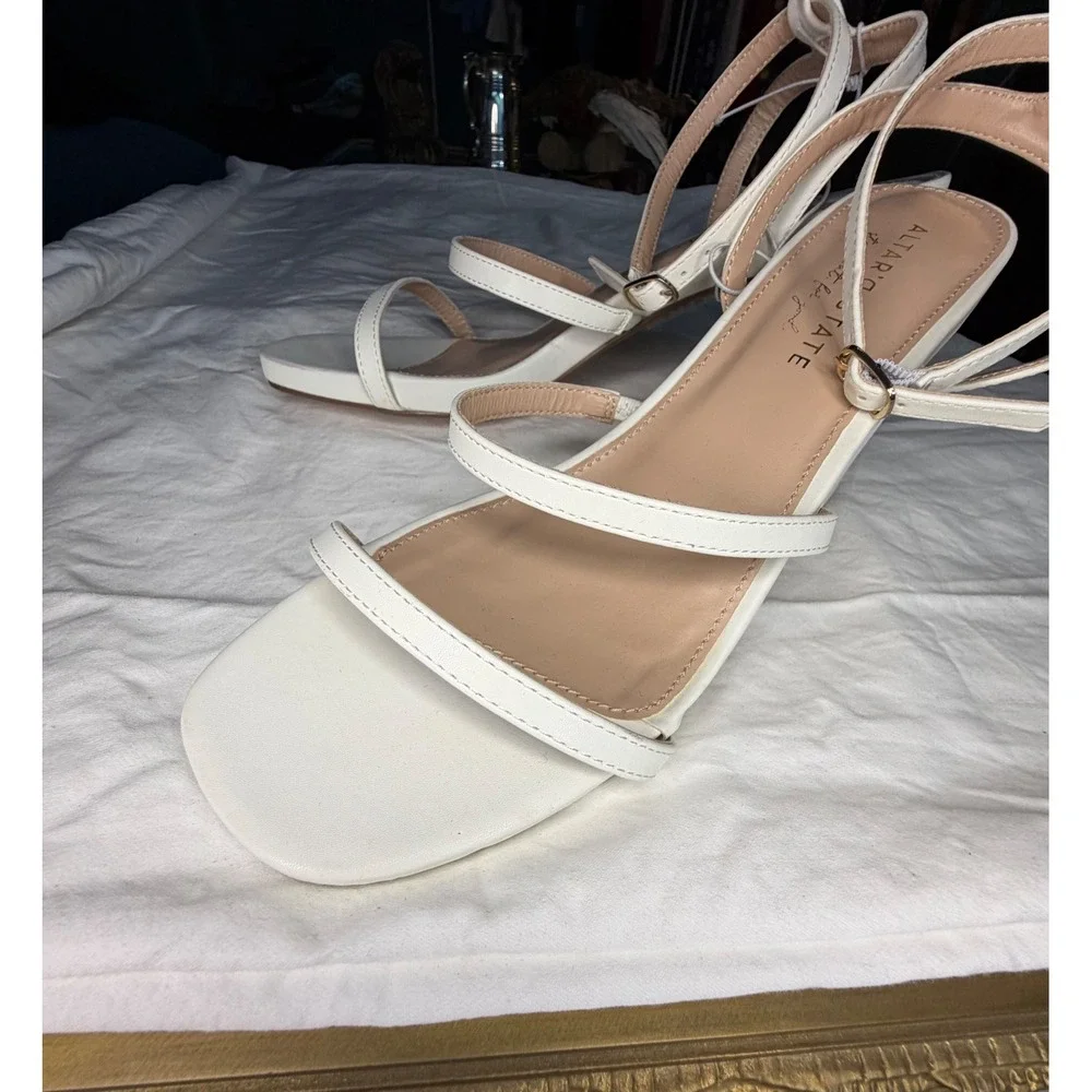 Altar'd State White Strappy Block Heel Sandals Square Toe‎ Womens 8.5 NEW
